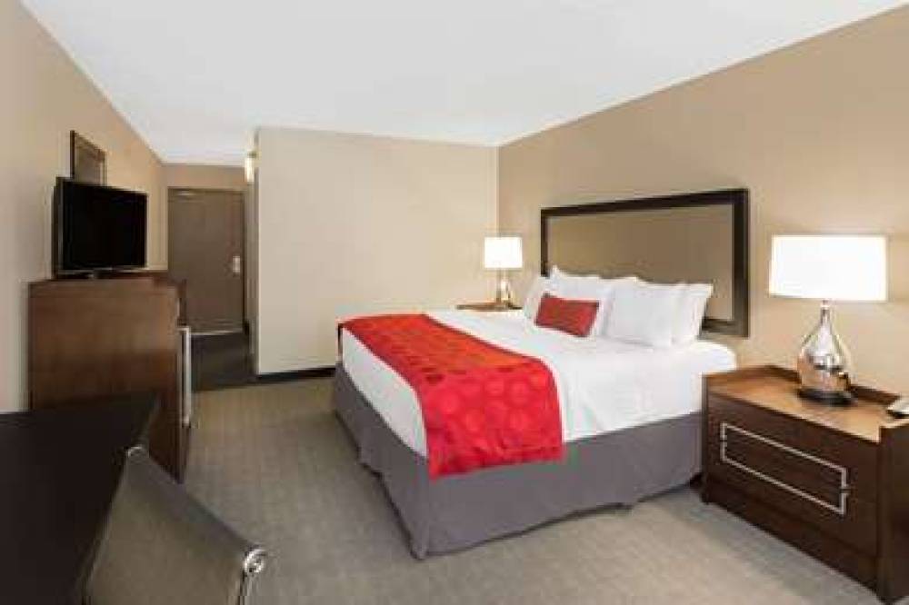 RAMADA BY WYNDHAM DES MOINES AIRPOR 9