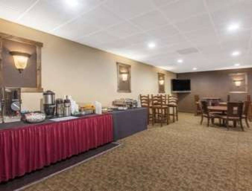 Ramada By Wyndham Fresno North 5