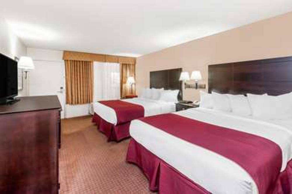 Ramada By Wyndham Grayling Hotel & Conference Center 9