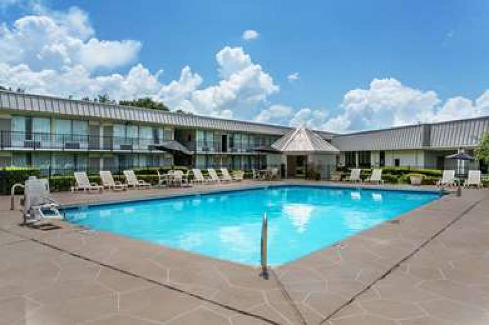 Ramada By Wyndham Houma 3