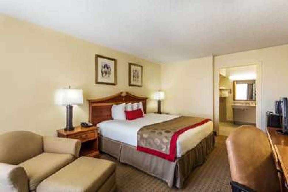 Ramada By Wyndham Houma 10