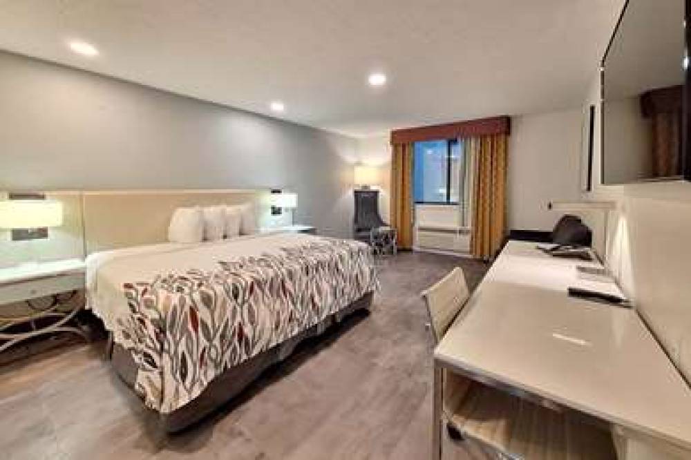 RAMADA BY WYNDHAM INDIANAPOLIS SPEE 6