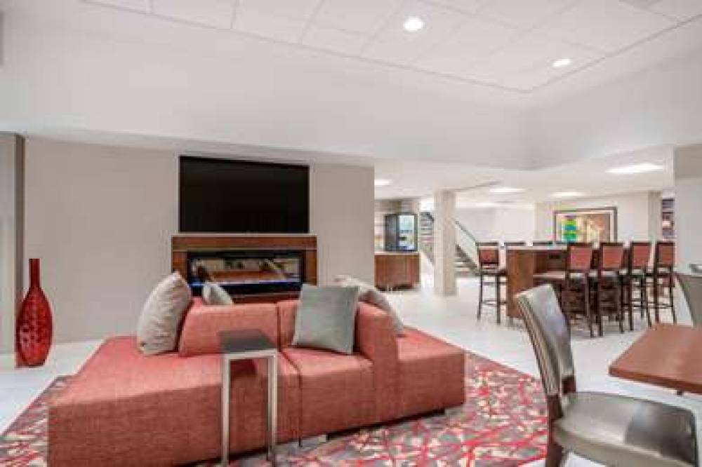 RAMADA BY WYNDHAM MINNEAPOLIS GOLDE 4