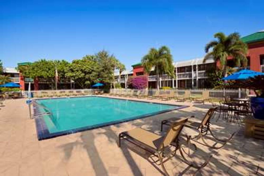 Ramada By Wyndham Naples 6