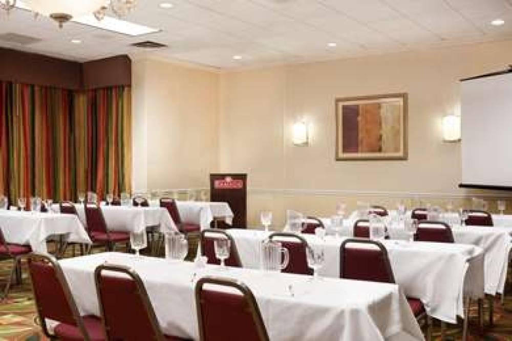 Ramada By Wyndham Newark/Wilmington 9