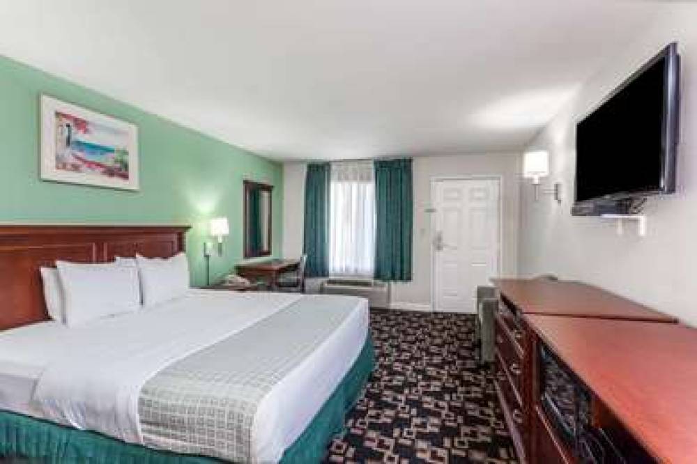 Ramada By Wyndham Oceanside 10