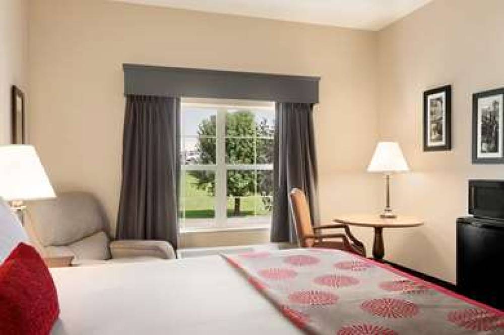 Ramada By Wyndham Pigeon Forge North 10