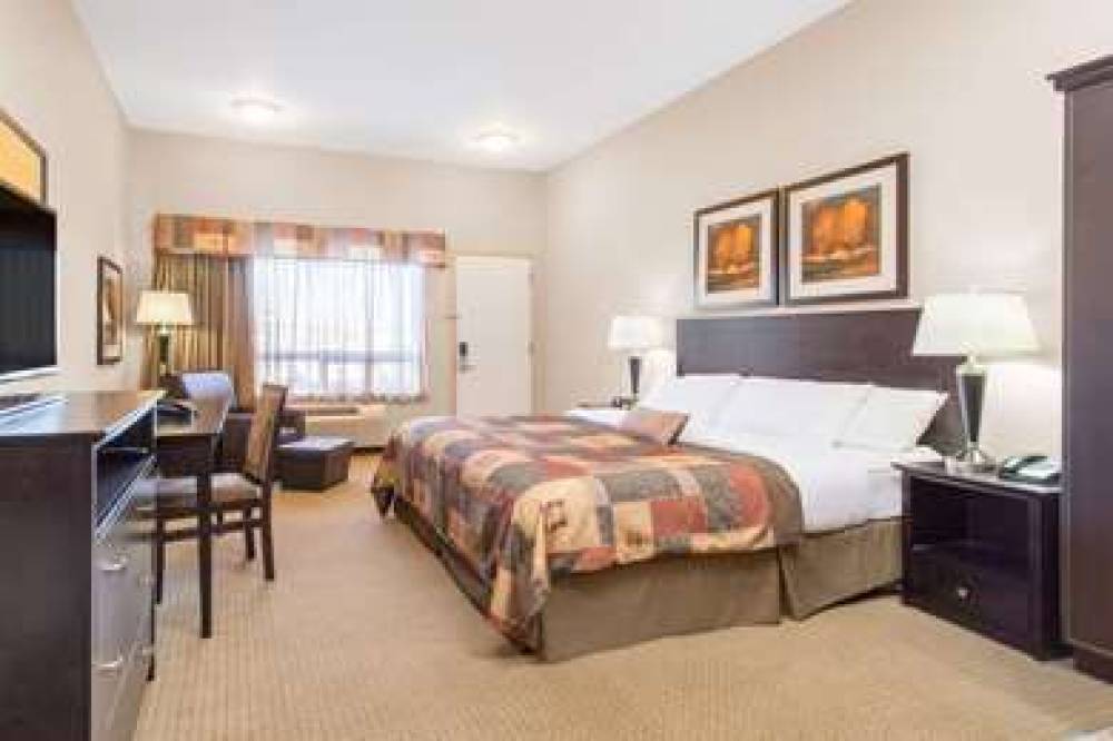 Ramada By Wyndham Pincher Creek 7