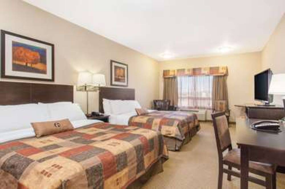 Ramada By Wyndham Pincher Creek 10