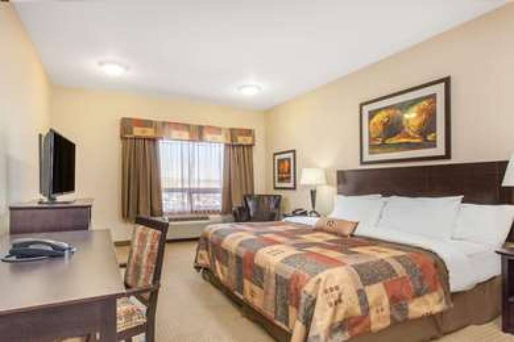 Ramada By Wyndham Pincher Creek 5