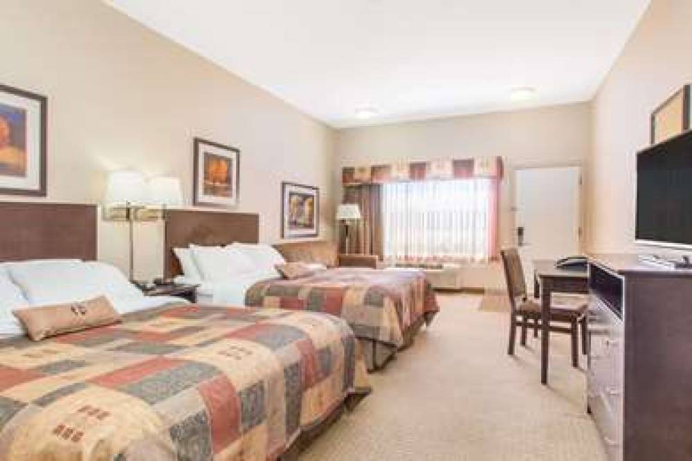 Ramada By Wyndham Pincher Creek 9