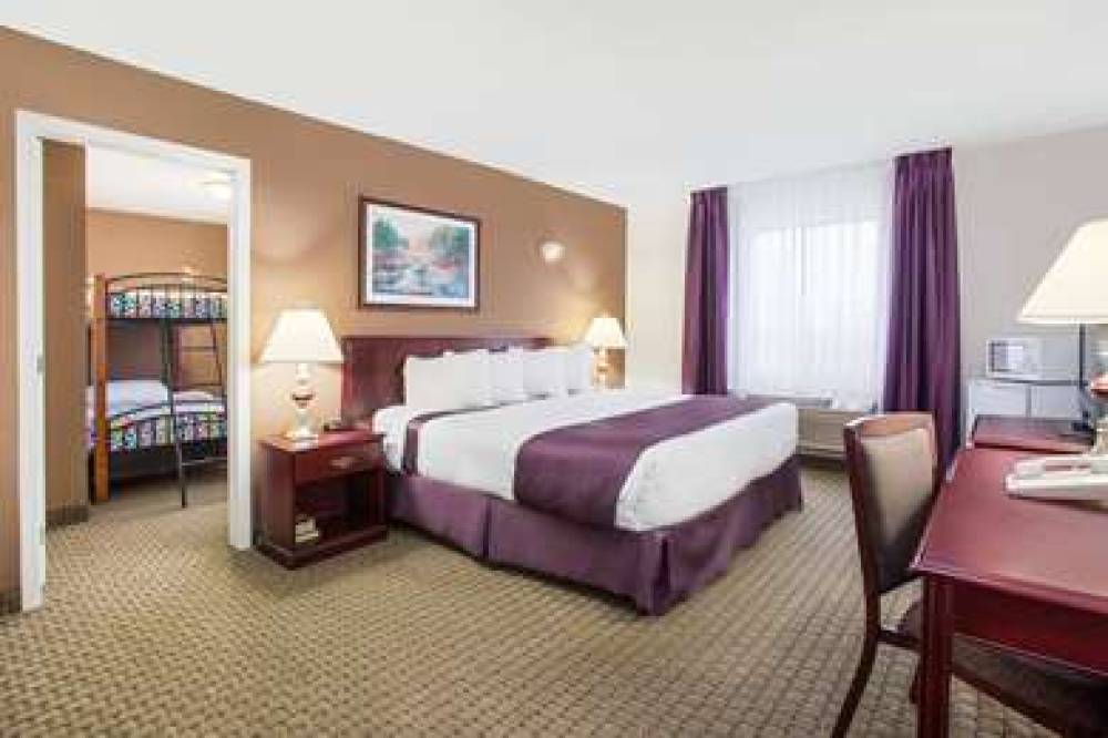 Ramada By Wyndham Red Deer Hotel & Suites 6