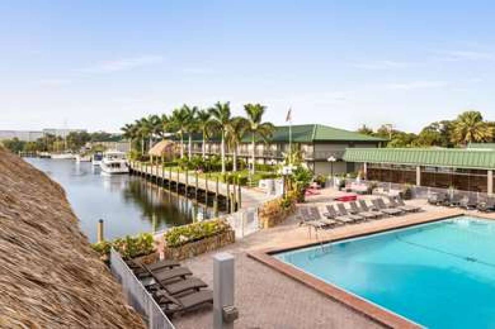 Ramada By Wyndham Sarasota Waterfront 8