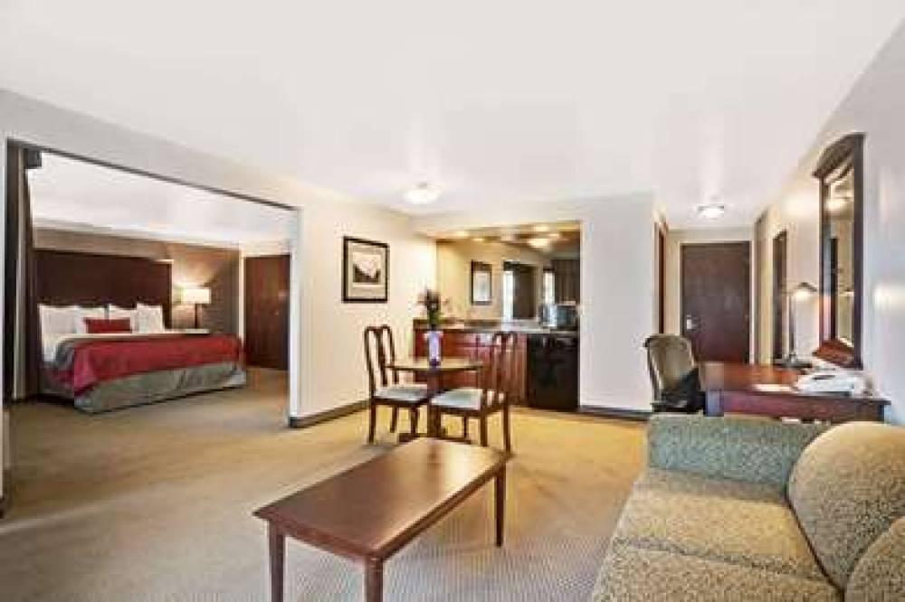 Ramada By Wyndham Tukwila Southcenter 8