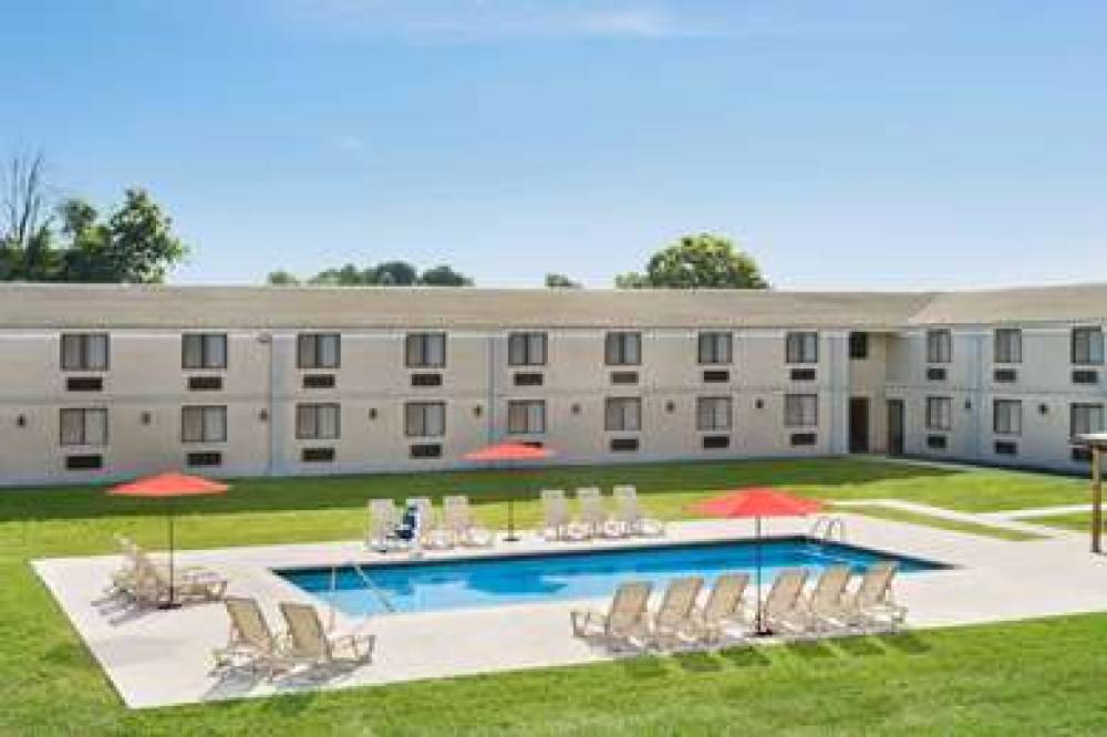 Ramada By Wyndham Whitehall/Allentown 10