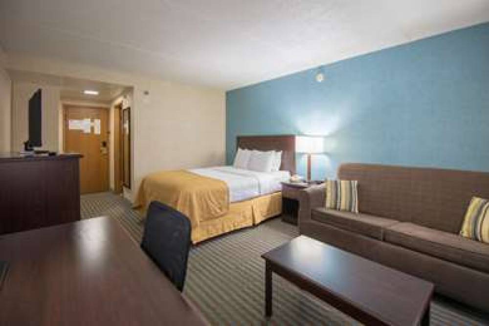 RAMADA CEDAR RAPIDS 5