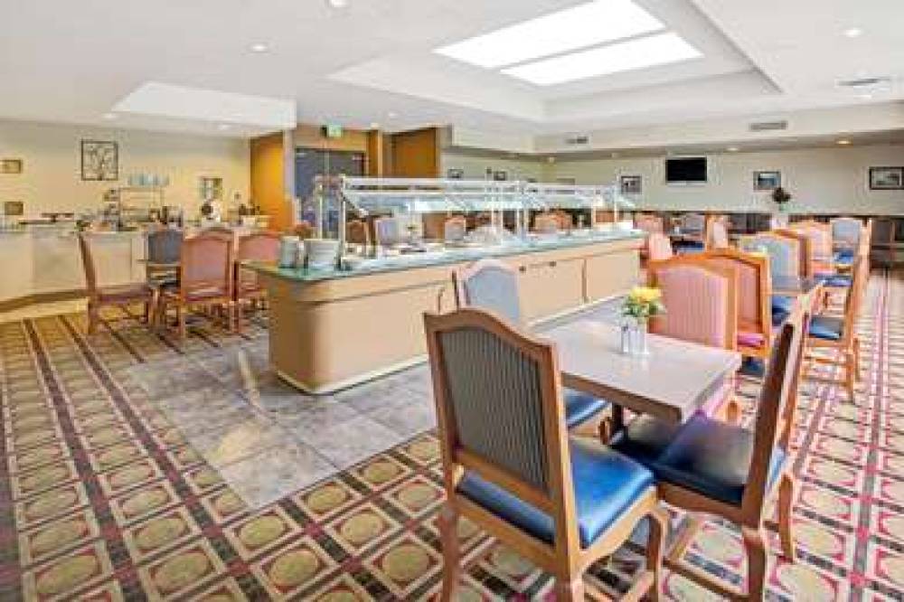 Ramada Englewood Hotel & Suites 4