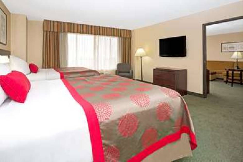 Ramada Englewood Hotel & Suites 10