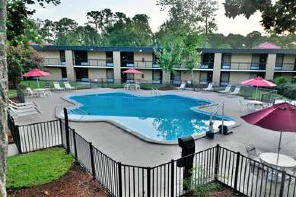 Ramada Hotel & Conference Center By Wyndham Jacksonville 10