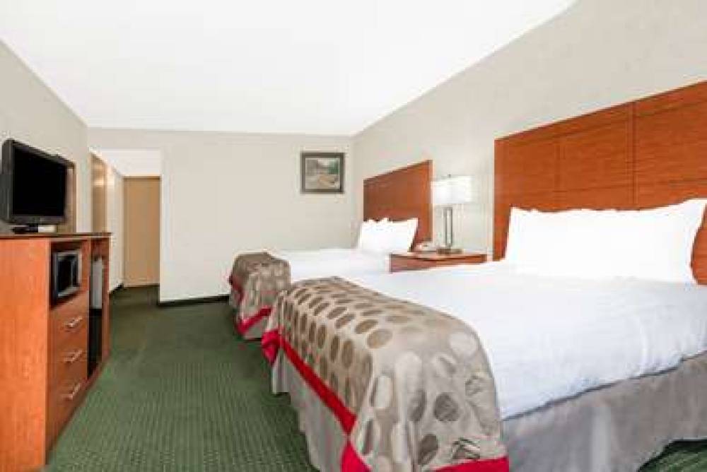 Ramada Hotel & Conference Center By Wyndham Lexington North 7