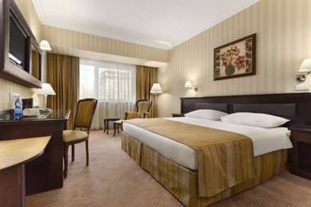 Ramada Hotel & Suites By Wyndham Bucharest North 7