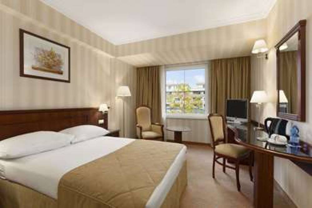 Ramada Hotel & Suites By Wyndham Bucharest North 9