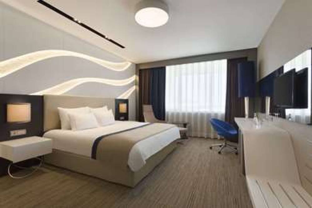 RAMADA HOTEL & SUITES BY WYNDHAM KE 8