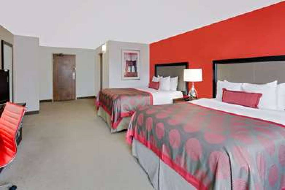 Ramada Marquette 6