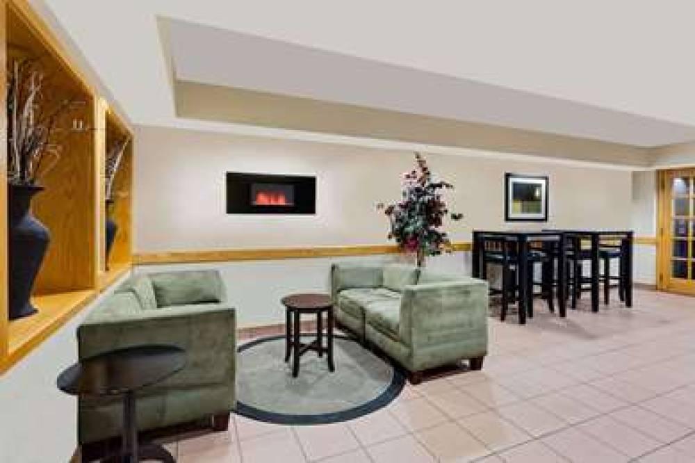 Ramada Marquette 2