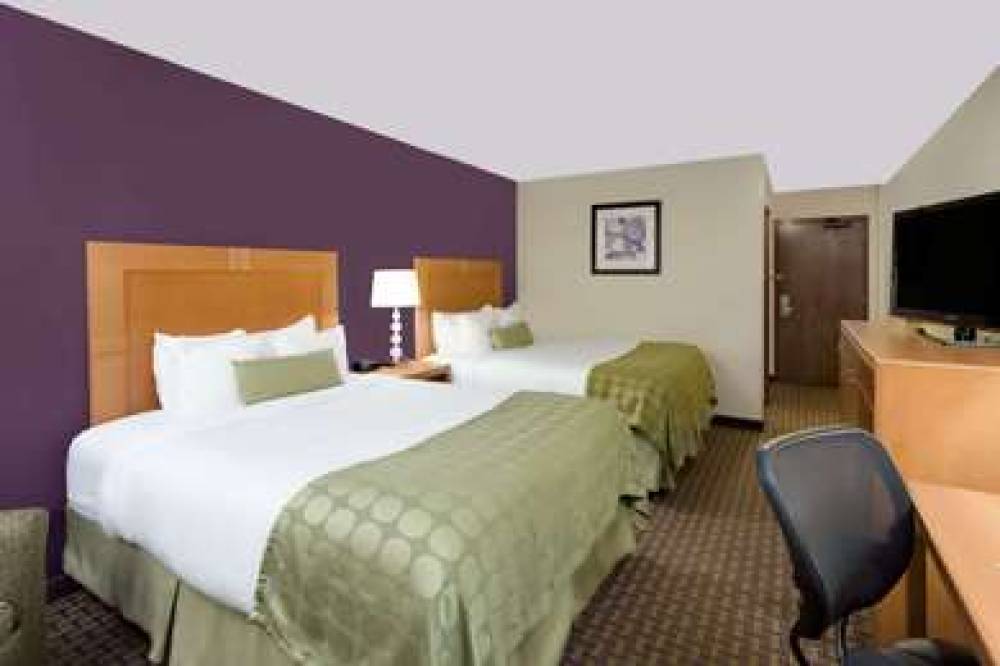 Ramada Marquette 7