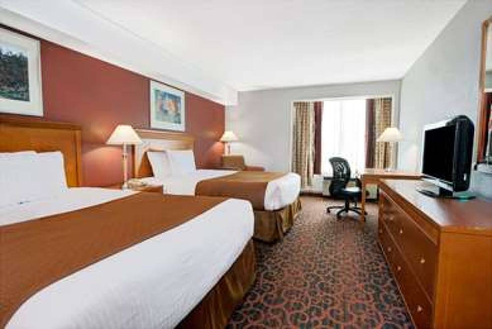 Ramada Niagara Falls/Fallsview 9