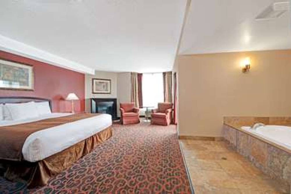 Ramada Niagara Falls/Fallsview 10