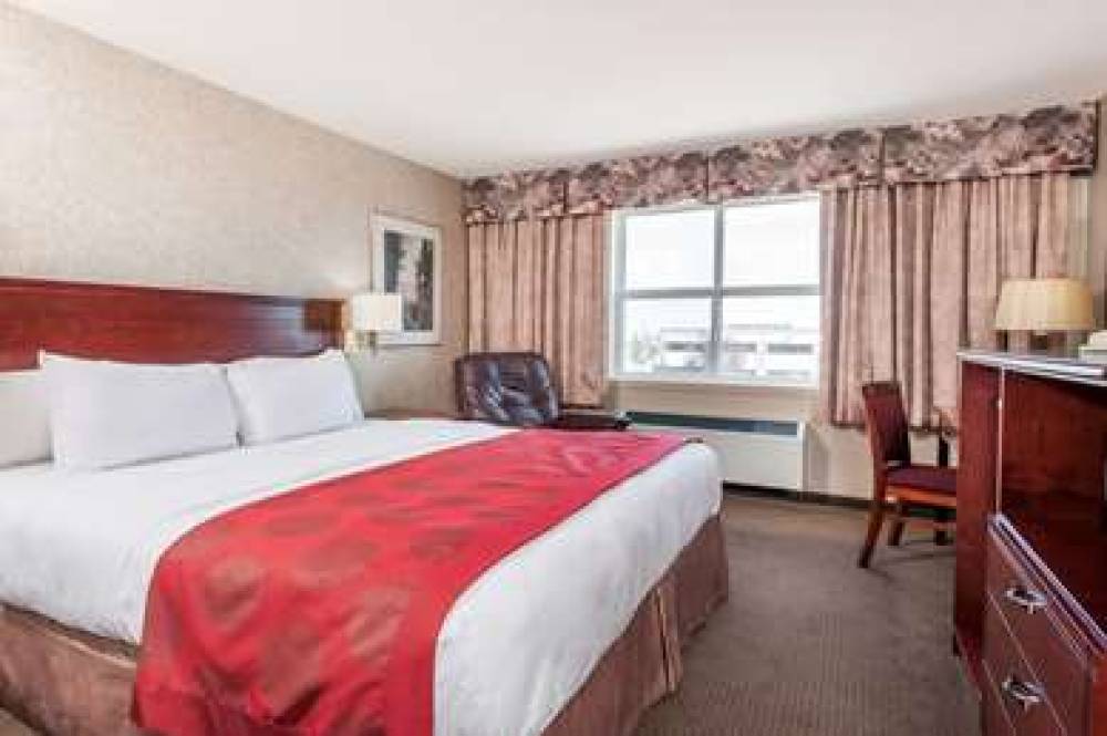 Ramada Sherwood Park 8