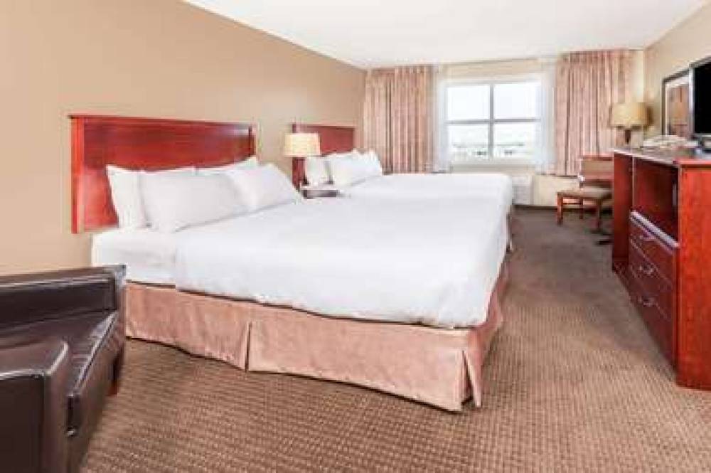 Ramada Sherwood Park 5