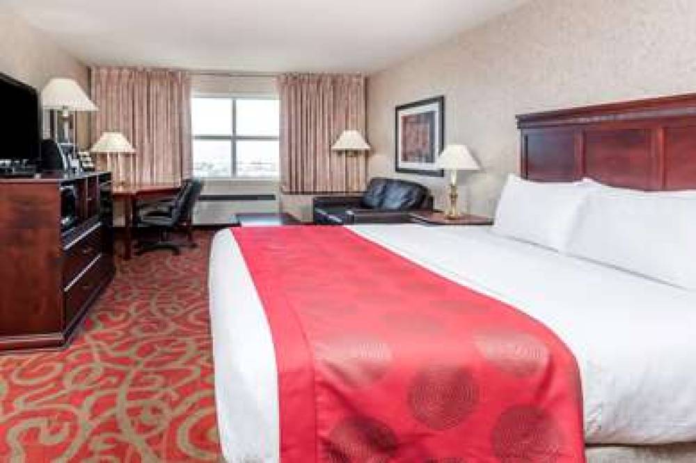 Ramada Sherwood Park 4