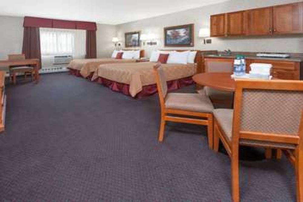 Ramada Stony Plain Hotel & Suites 9