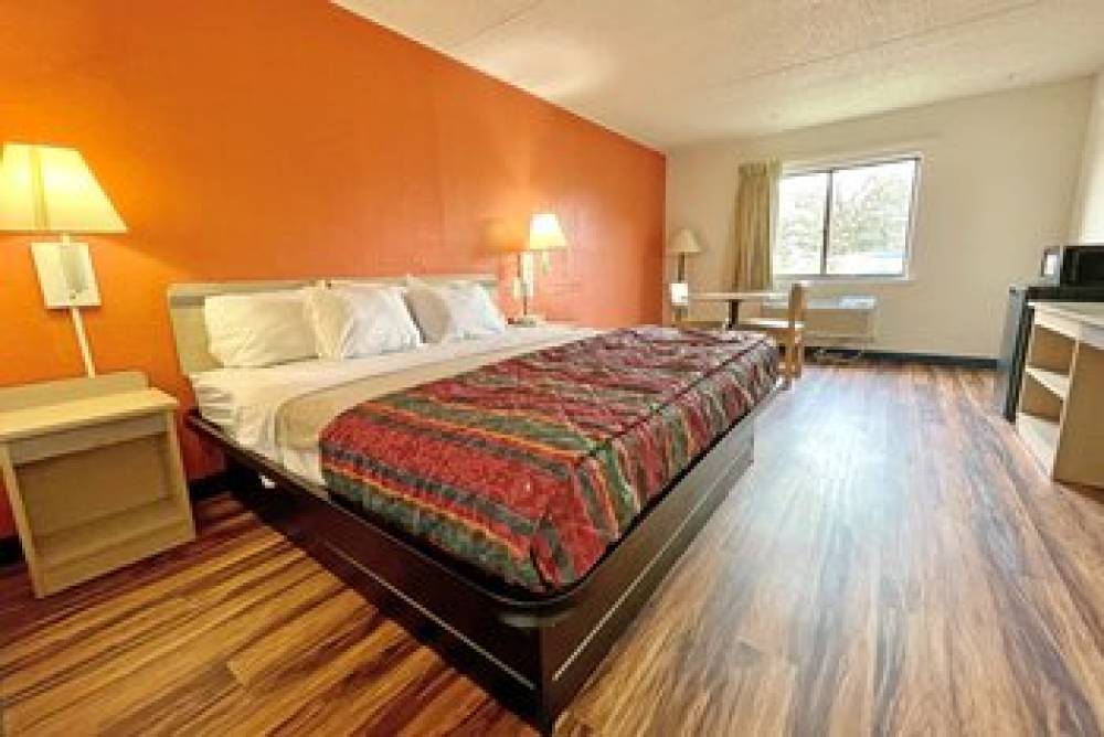 RED CARPET INN GIBBSTOWN NJ 9