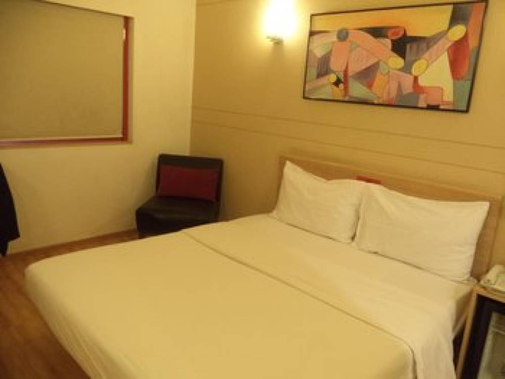 RED FOX HOTEL EAST DELHI 6