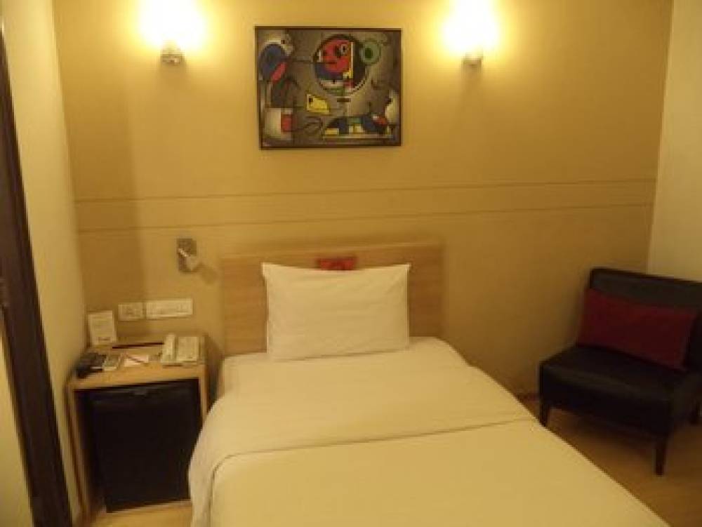 RED FOX HOTEL EAST DELHI 4