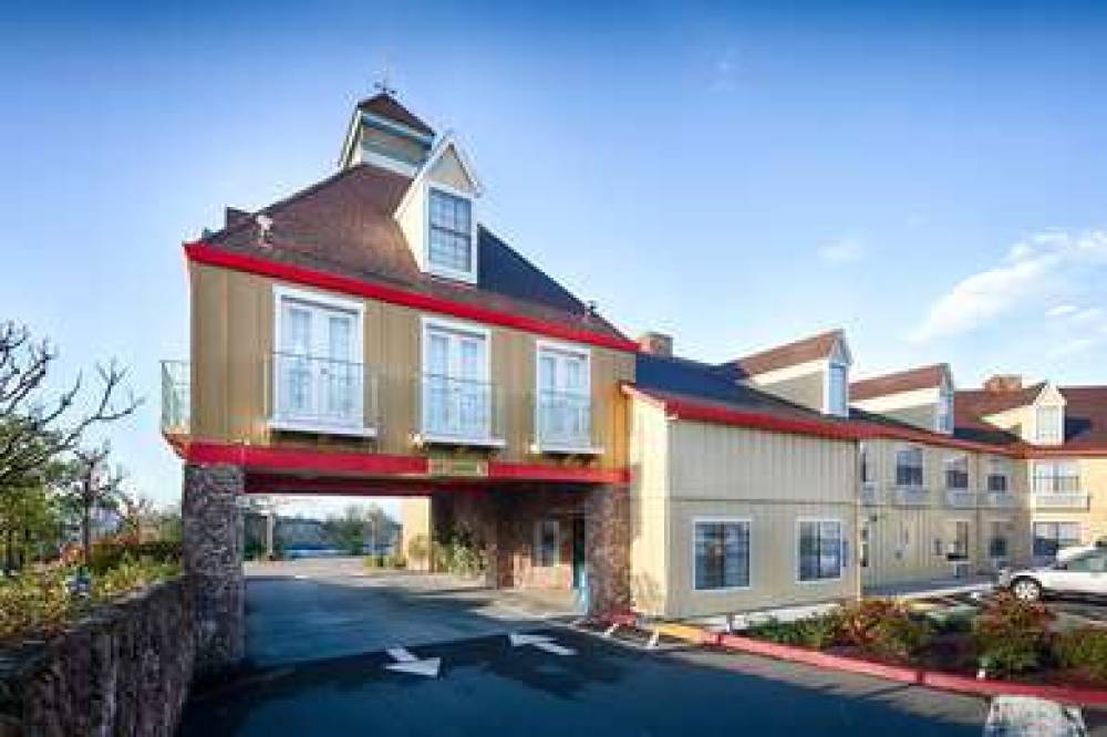 RED LION INN AND SUITES AUBURN 4