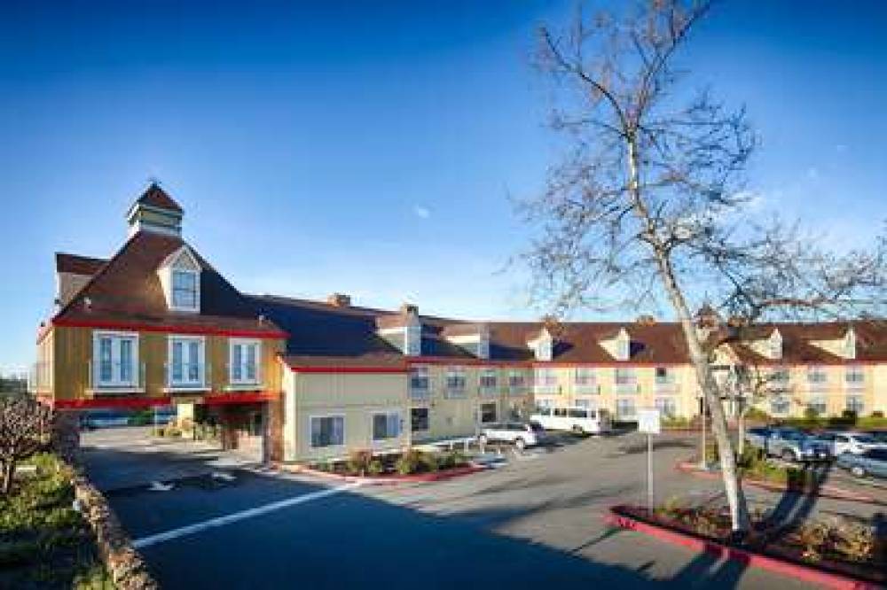 RED LION INN AND SUITES AUBURN 3