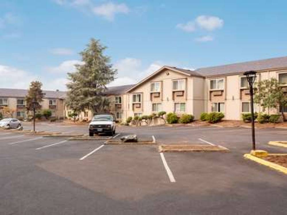 Red Lion Inn & Suites Grants P