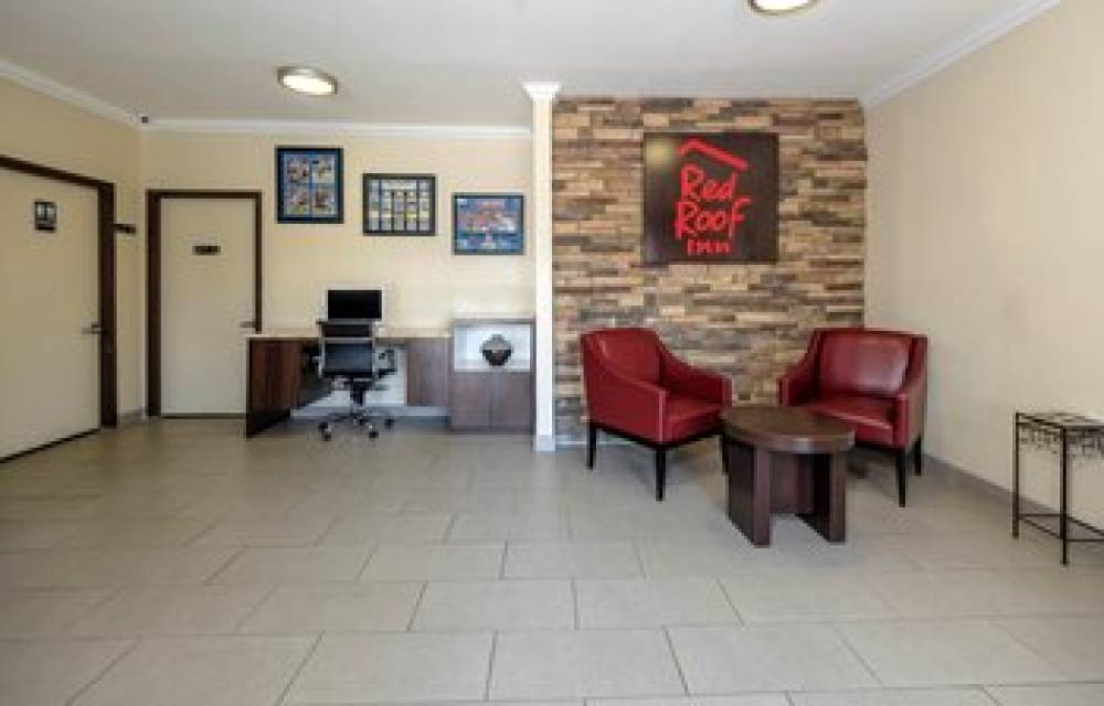 RED ROOF INN ARLINGTON - ENTERTAINM 7