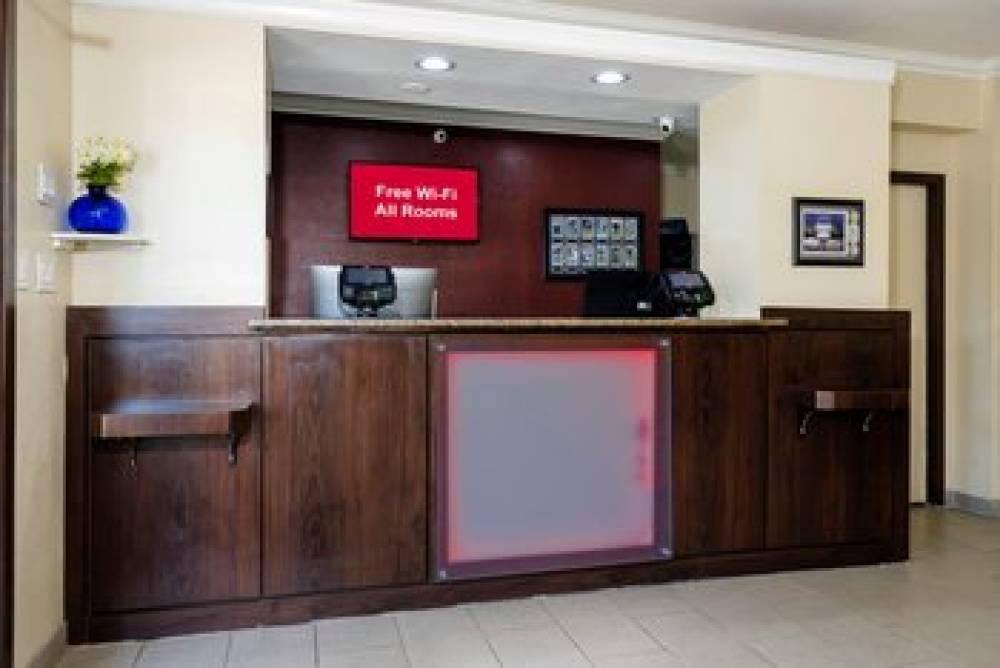 RED ROOF INN ARLINGTON - ENTERTAINM 6