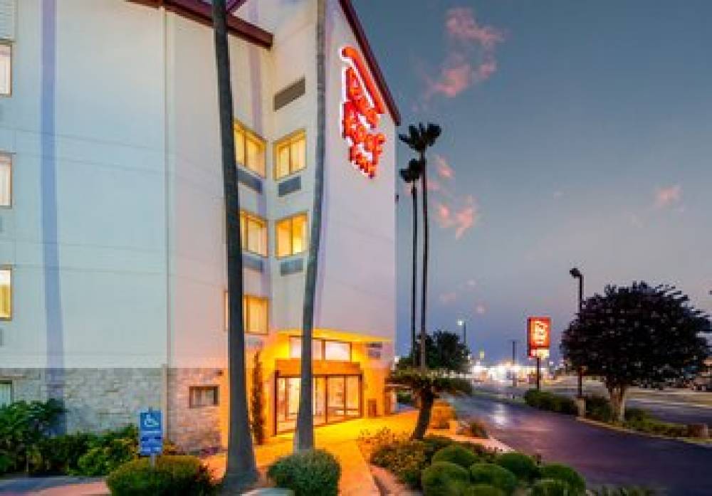 Red Roof Inn Laredo  3