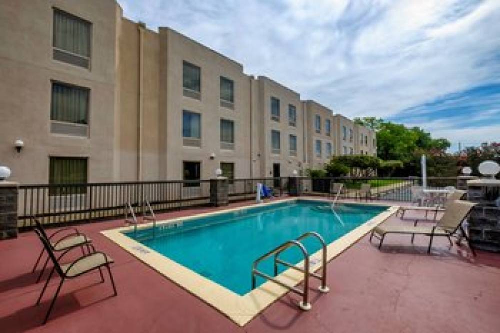 Red Roof Inn Pensacola Fairgrounds 9