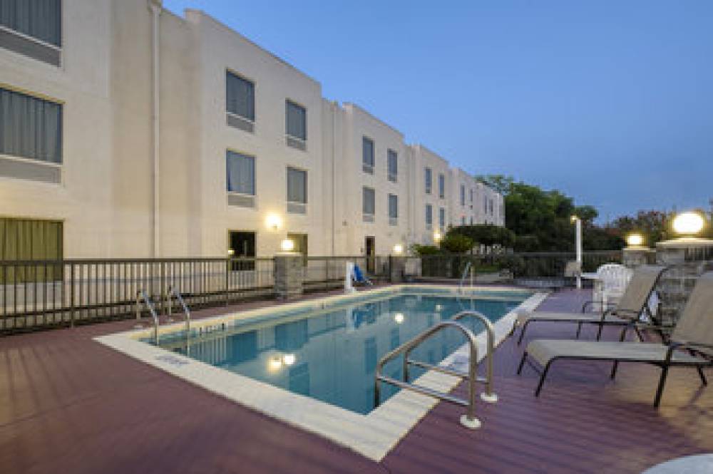 Red Roof Inn Pensacola Fairgrounds 8