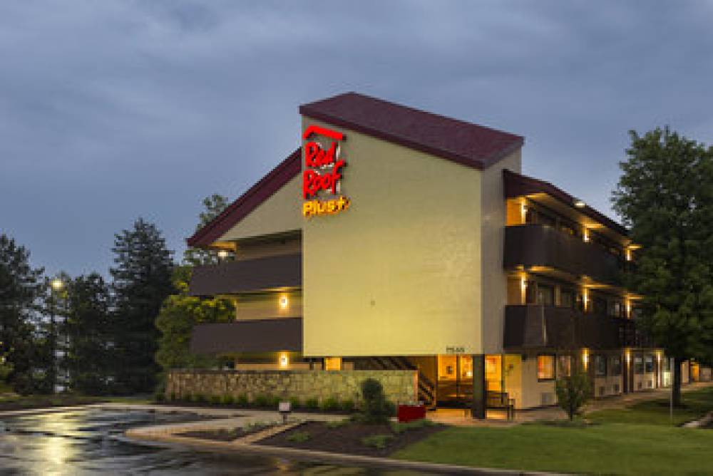 Red Roof Inn PLUS+ Chicago - Willowbrook 4