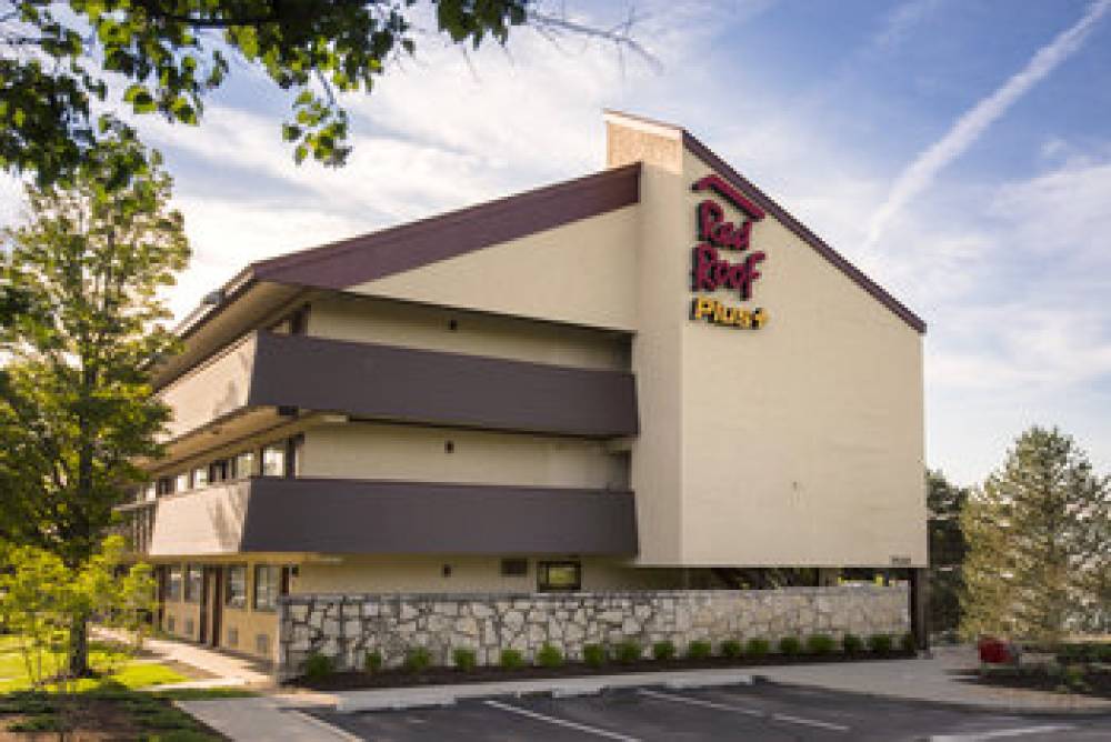 Red Roof Inn PLUS+ Chicago - Willowbrook 2