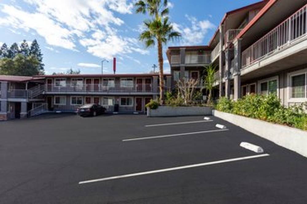 RED ROOF INN REDDING 4